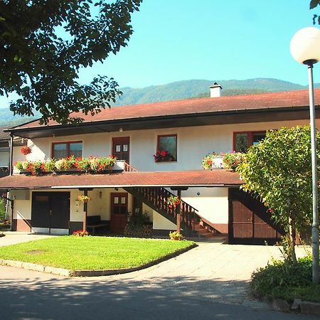 Budget Homestay Кобарід Екстер'єр фото