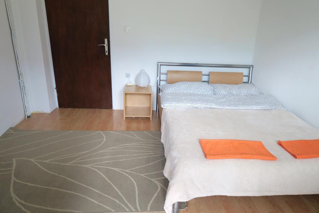 Budget Homestay Кобарід Екстер'єр фото