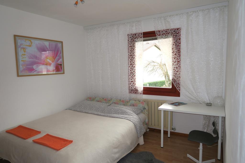 Budget Homestay Кобарід Екстер'єр фото