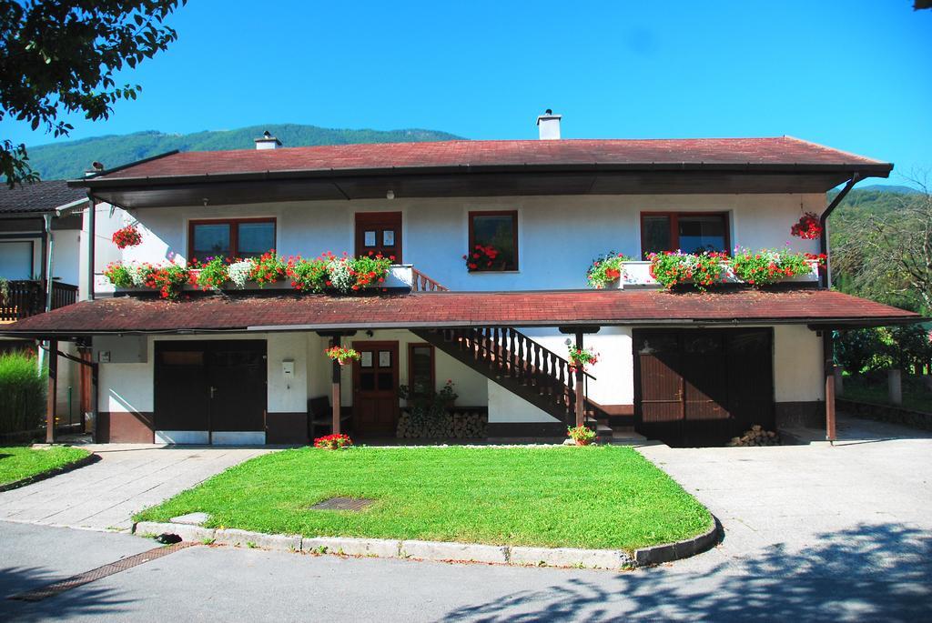 Budget Homestay Кобарід Екстер'єр фото