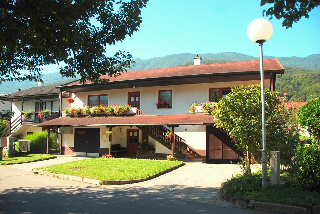 Budget Homestay Кобарід Екстер'єр фото