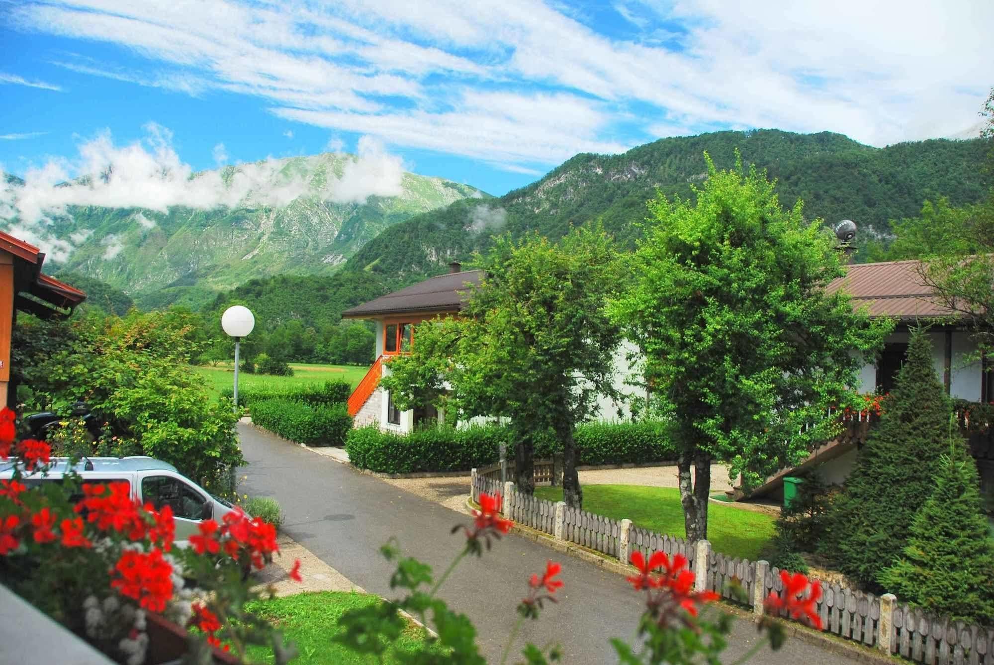 Budget Homestay Кобарід Екстер'єр фото
