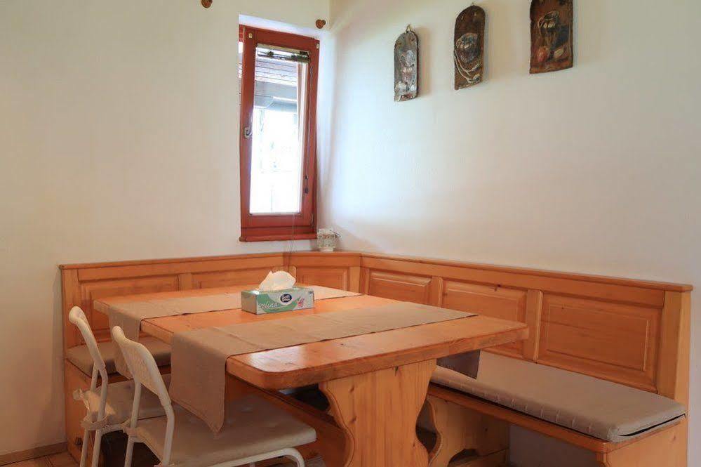 Budget Homestay Кобарід Екстер'єр фото