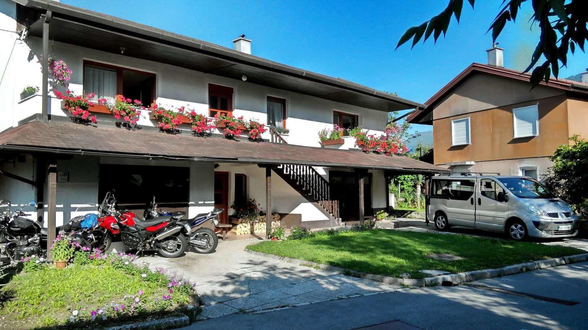 Budget Homestay Кобарід Екстер'єр фото